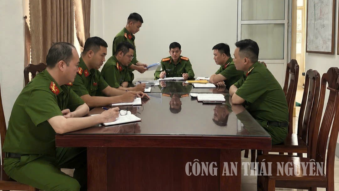 Chi bộ Đồn Công an KCN Yên Bình tổ chức sinh hoạt chính trị.