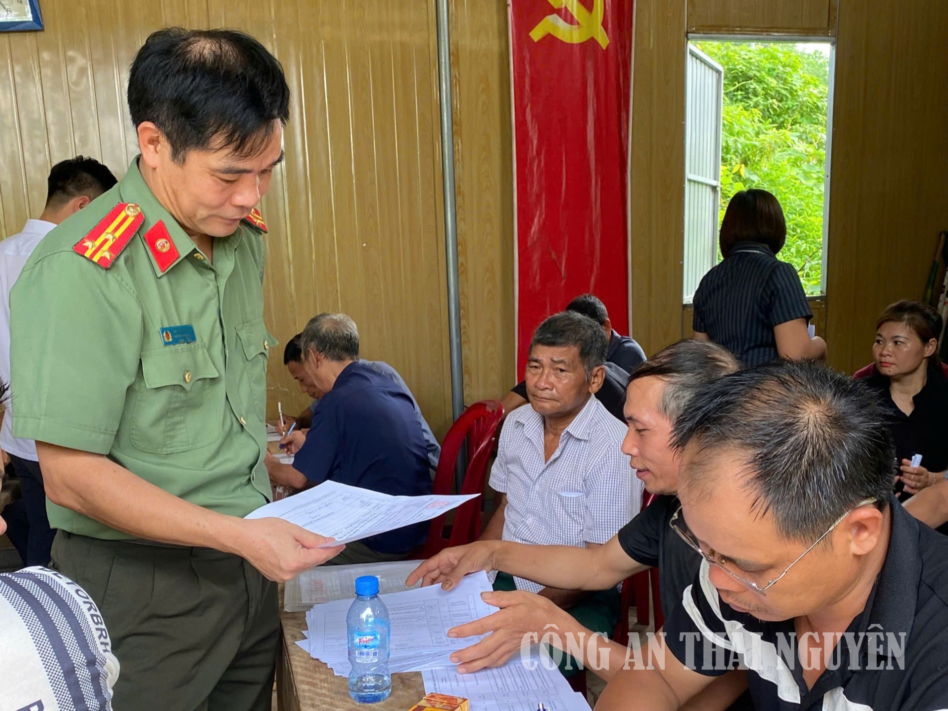 Tuyên truyền tại thôn Nà Chiêm