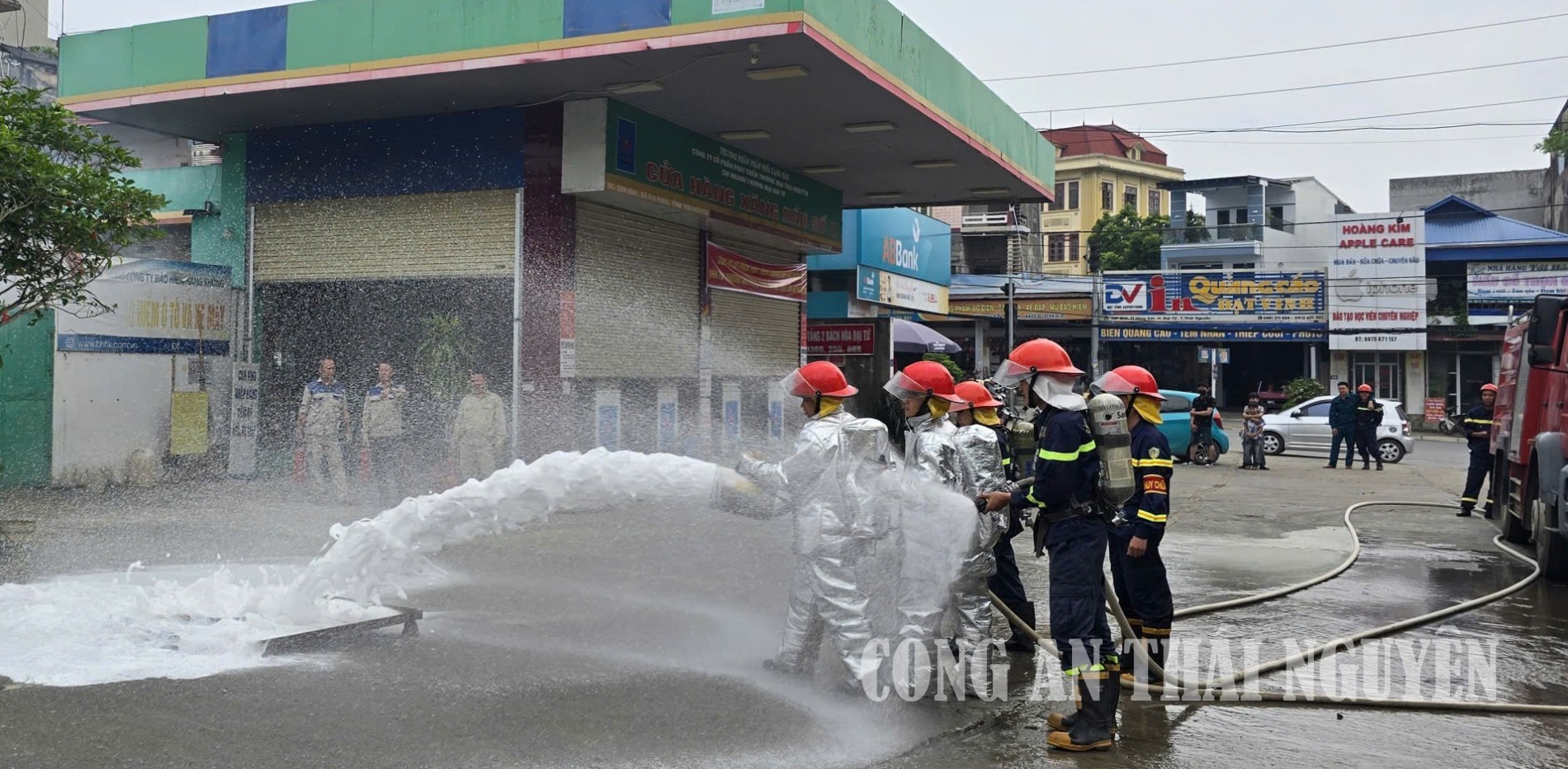Thực tập phương án chữa cháy, cứu nạn, cứu hộ tại xã Đại Phúc.