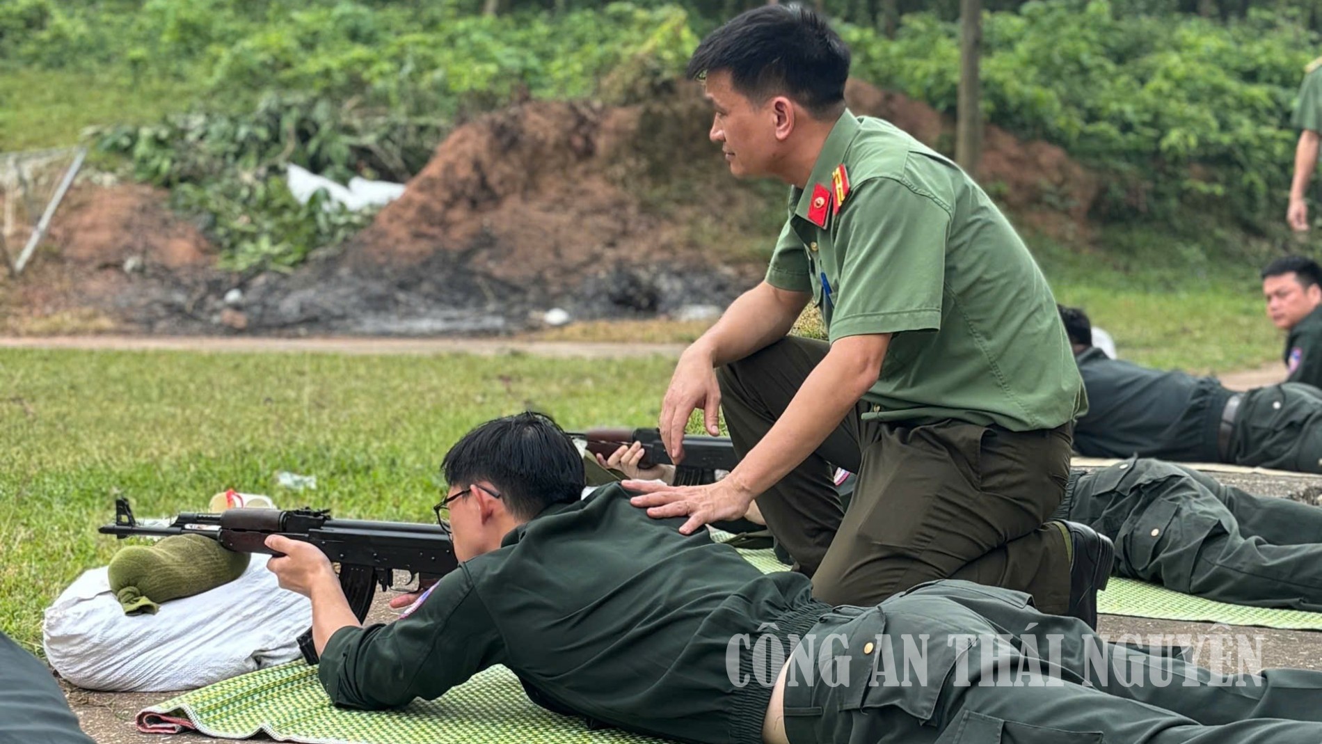 Vượt nắng hè khắc nghiệt, nâng cao chất lượng huấn luyện, sẵn sàng chiến đấu.