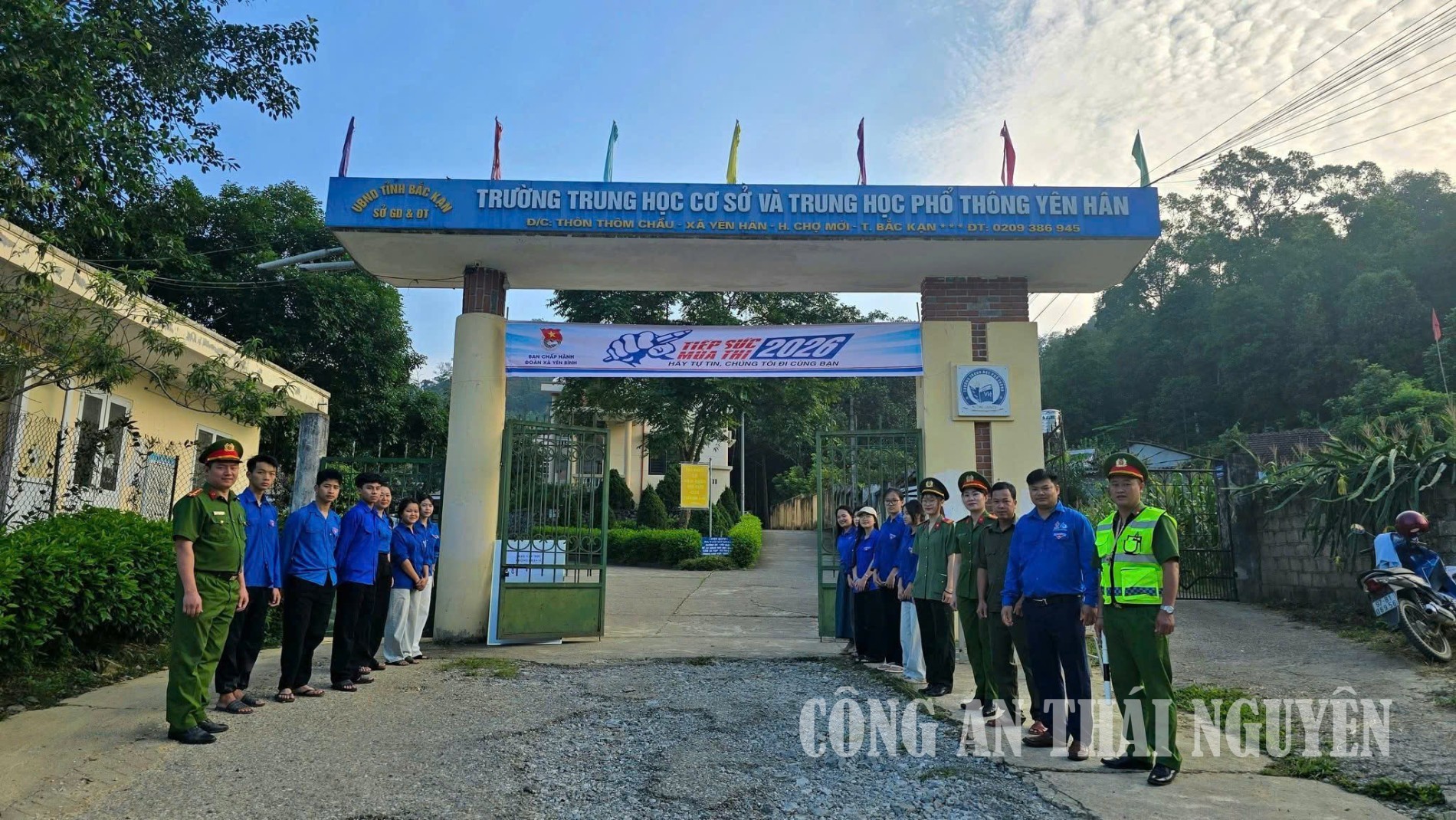 YEN BINH TIEP SUC MUA THI