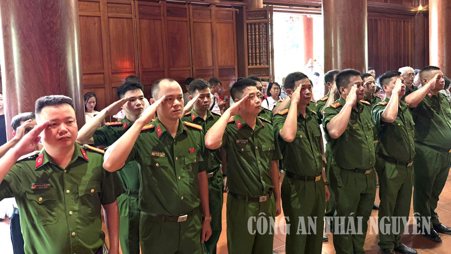 Chi bộ Công an xã Phú Thịnh tổ chức sinh hoạt chính trị tại khu di tích Quốc gia đặc biệt Kim Liên