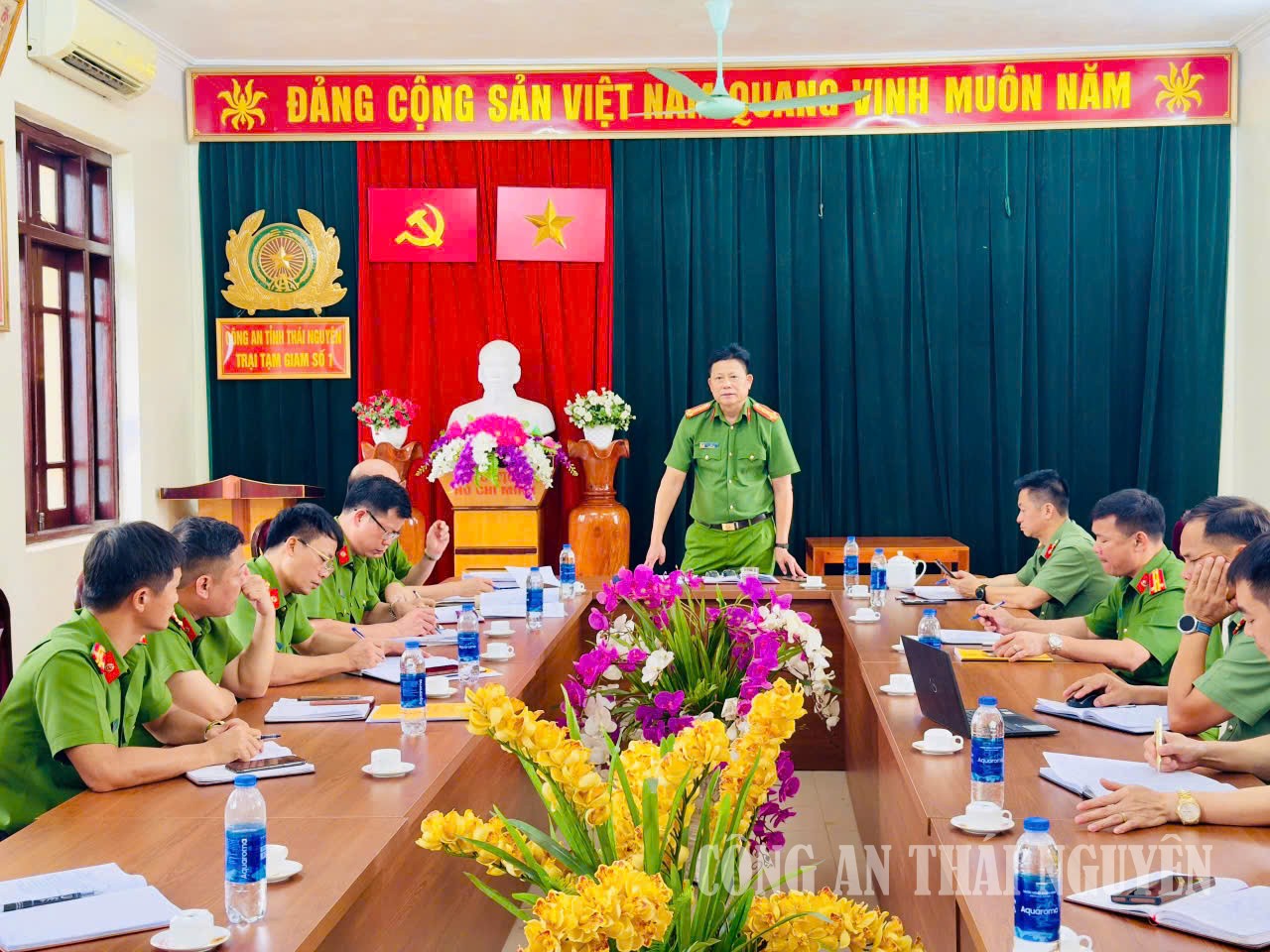 Đồng chí Đại tá Dương Đình Thành, Phó Giám đốc Công an tỉnh phát biểu chỉ đạo tại hội nghị