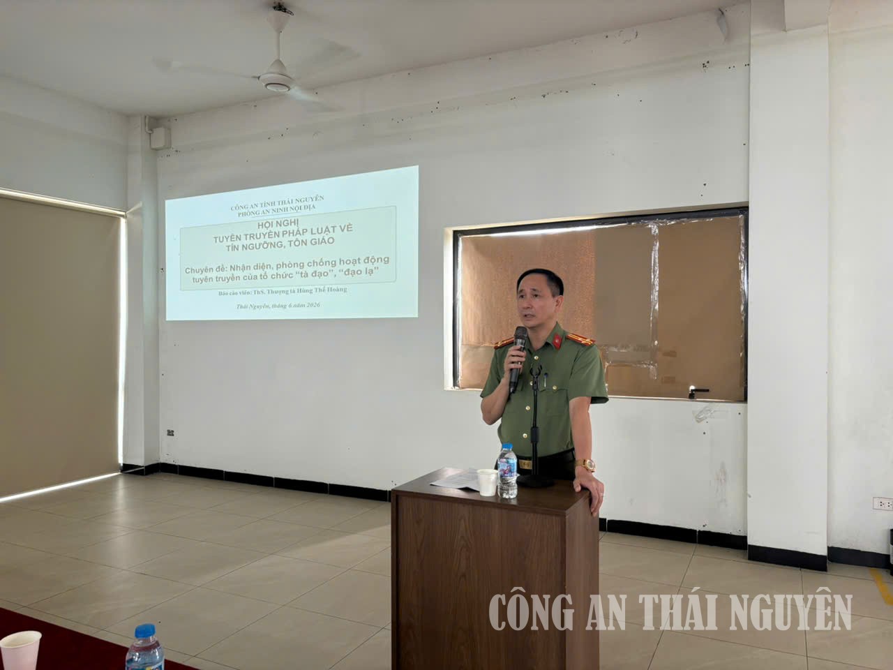 Tuyên truyền, phổ biến pháp luật cho công nhân, người lao động tại doanh nghiệp.