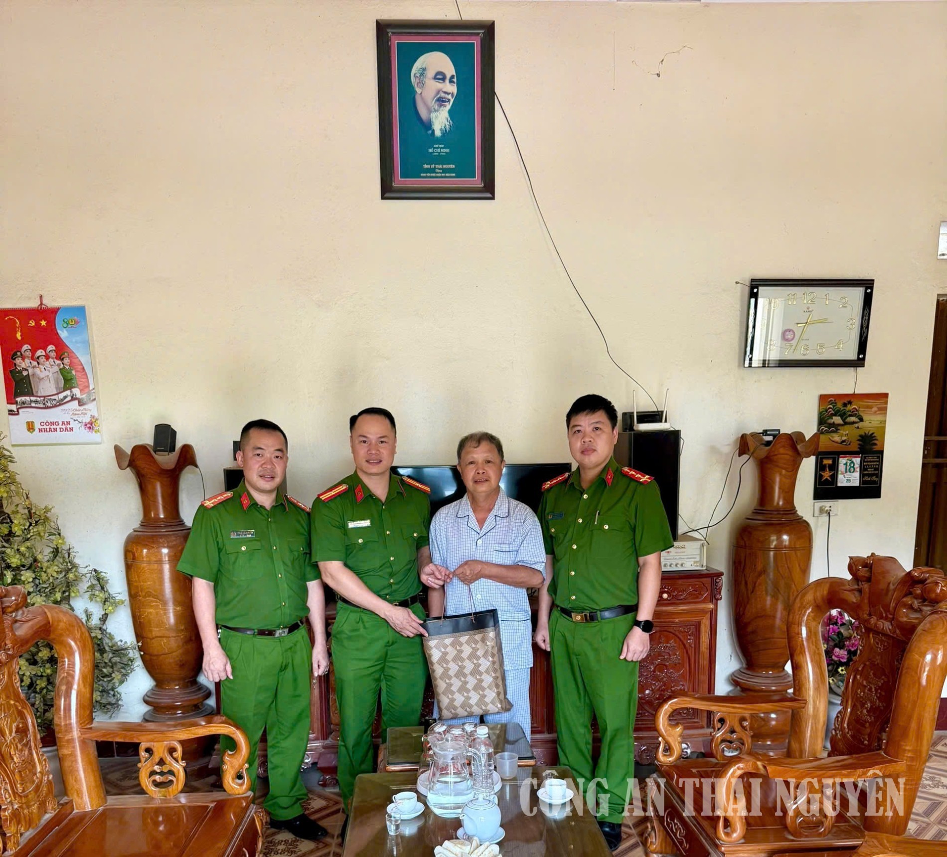 24 07 Định Hóa thăm hỏi tặng quà