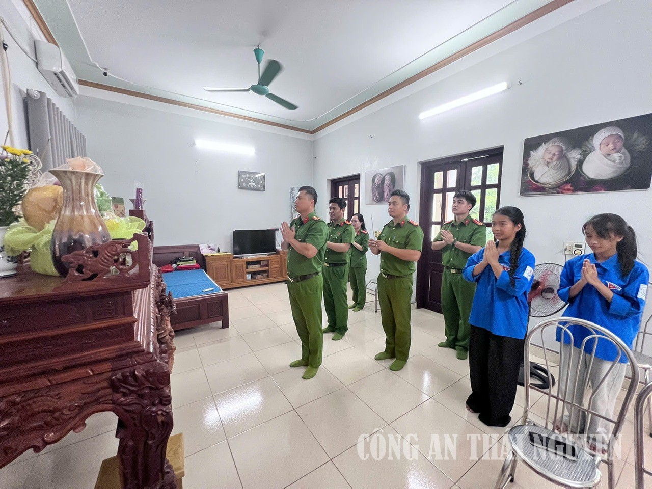 25 7 Bá Xuyên thăm hỏi tặng quà (1)