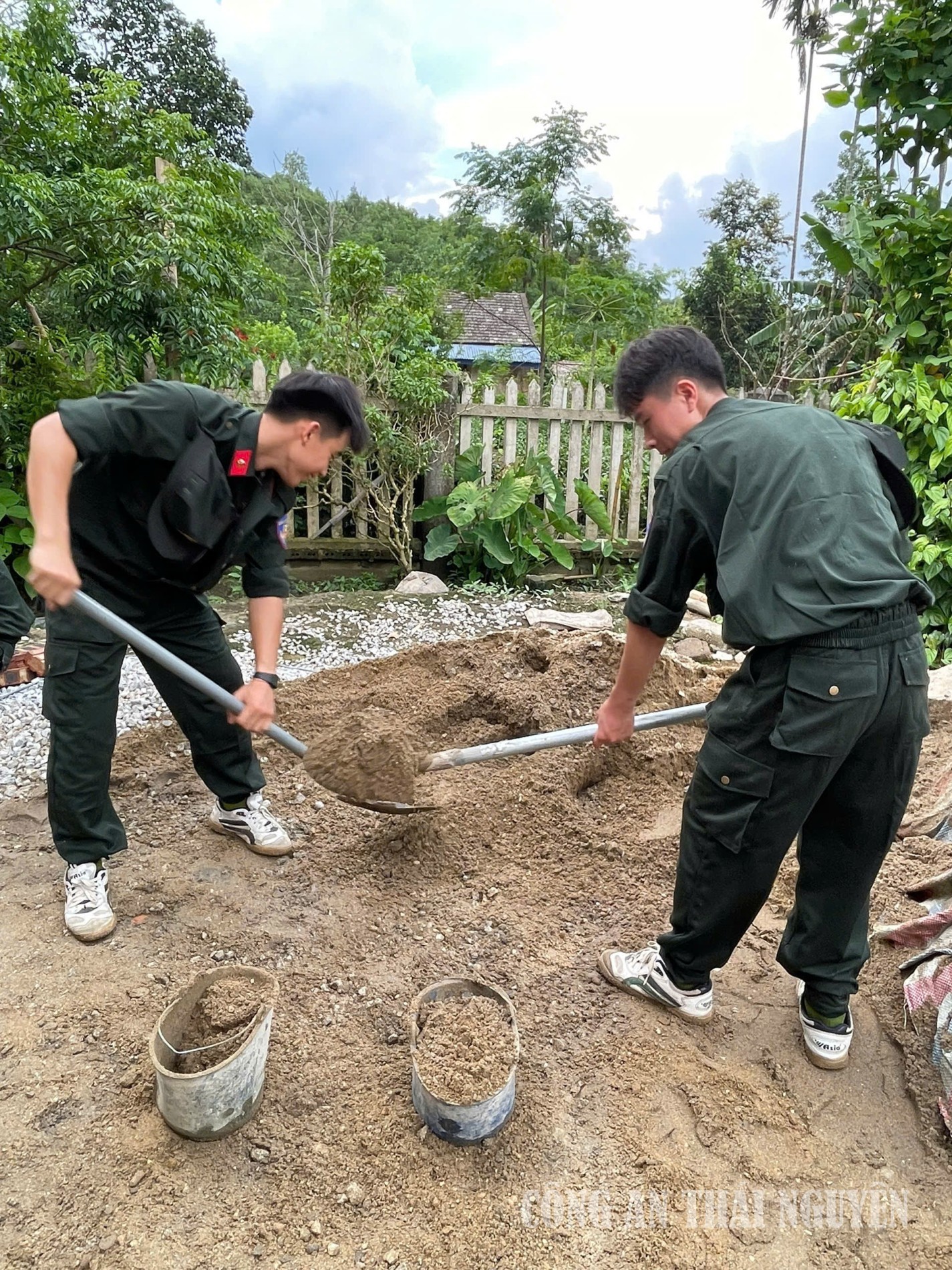 25 7 PK02 lao động giúp dân (1)