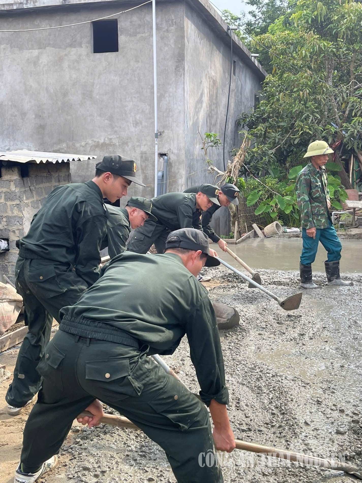 25 7 PK02 lao động giúp dân (2)