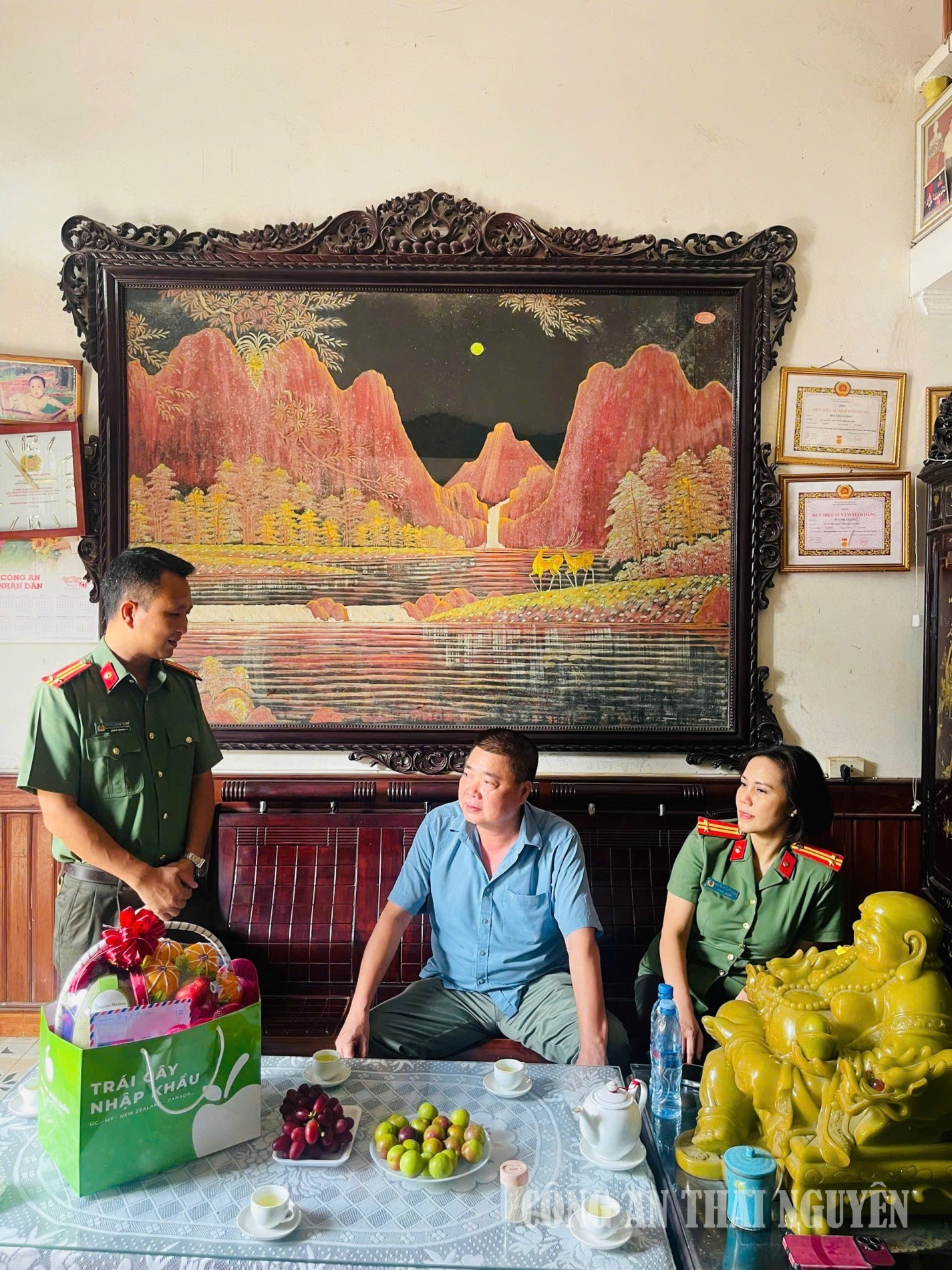 25 7 Tích Lương tặng quà (2)