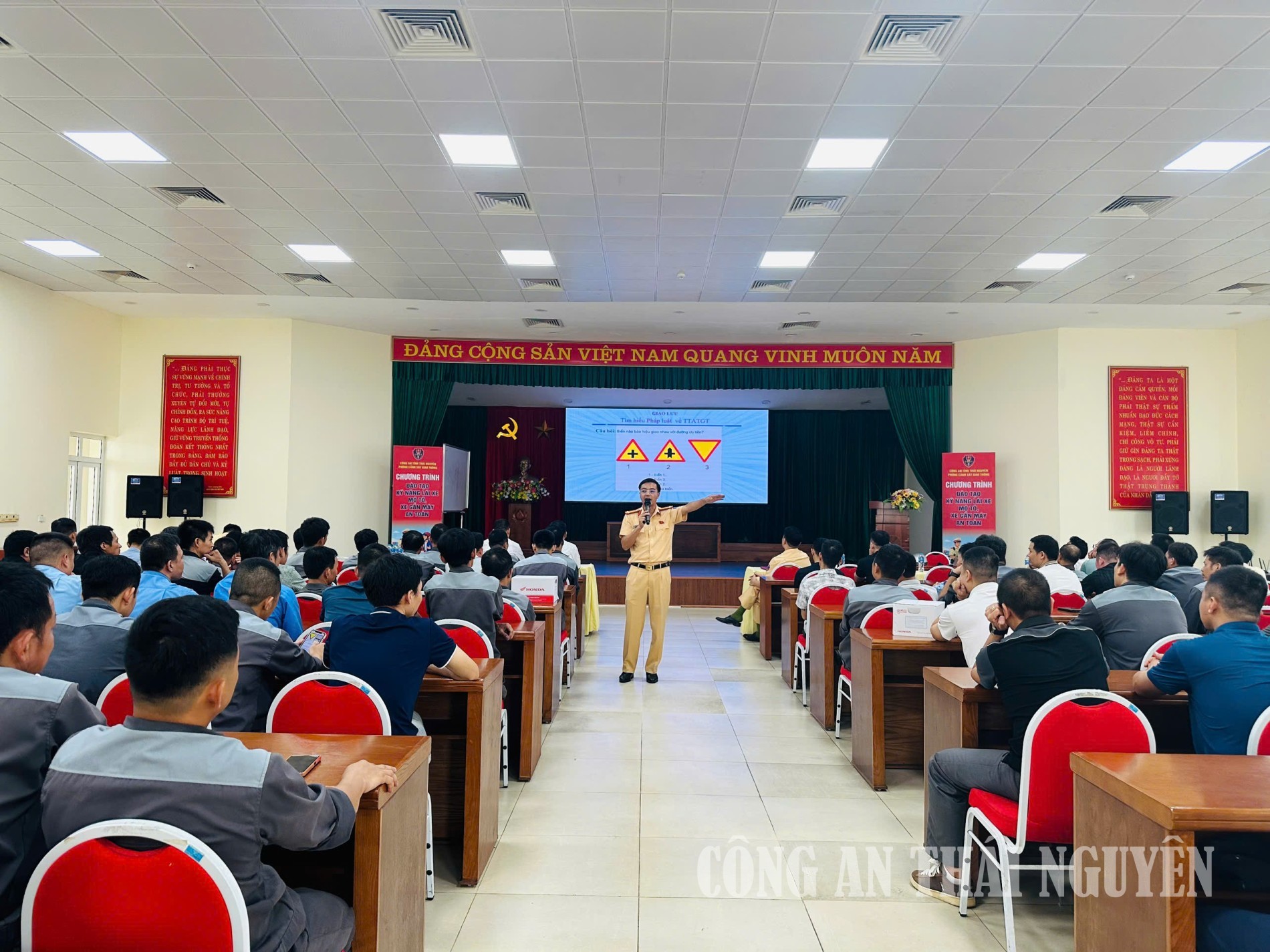 30 07 2026 PC08 LAI XE AN TOAN