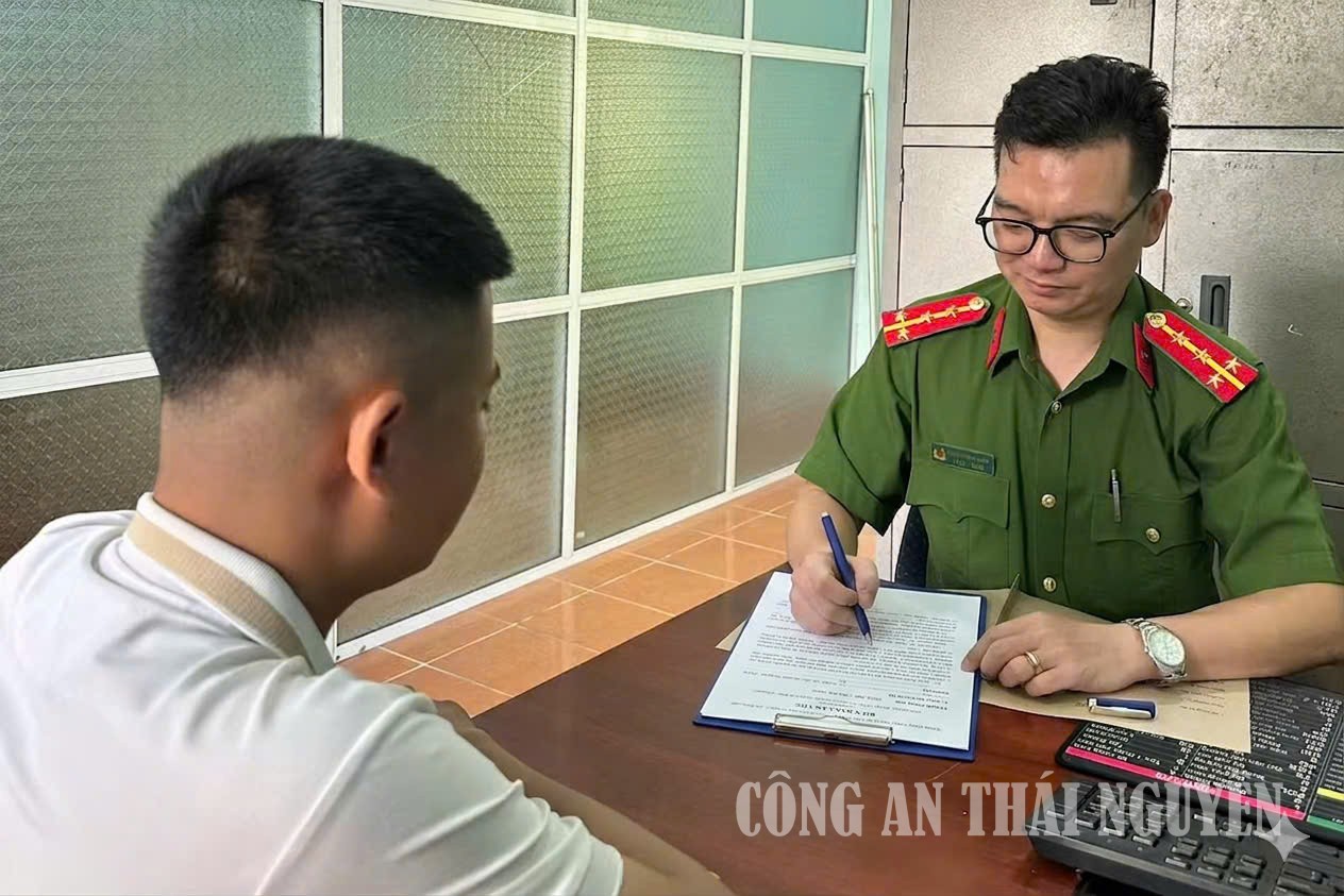 Công an xã Quân Chu tuyên truyền, nâng cao nhận thức cho người dân về sử dụng mạng xã hội an toàn