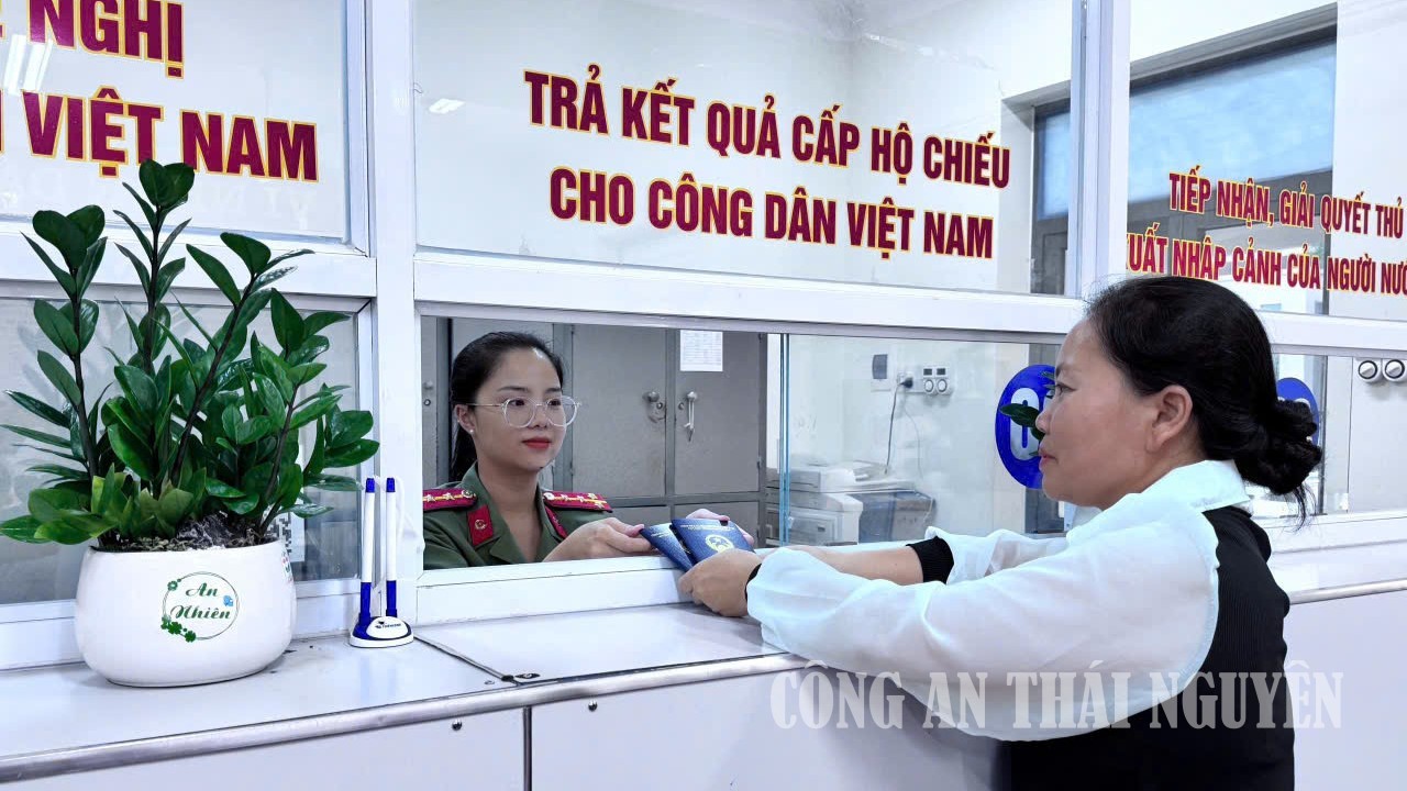 Lan tỏa tinh thần nhân văn trong công tác cấp hộ chiếu