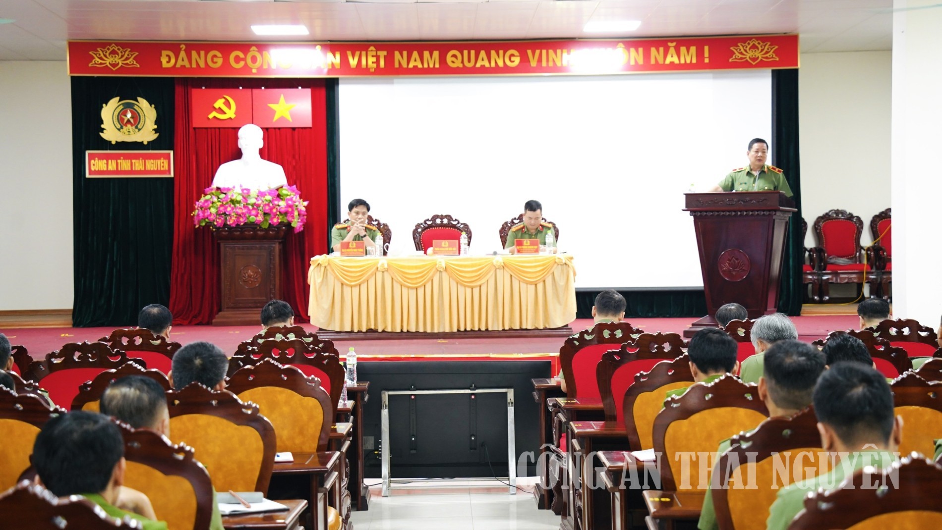 Hội nghị giao ban công tác an ninh tháng 7 và đối thoại giữa lãnh đạo Công an tỉnh với các phòng nghiệp vụ an ninh, Công an cấp xã.