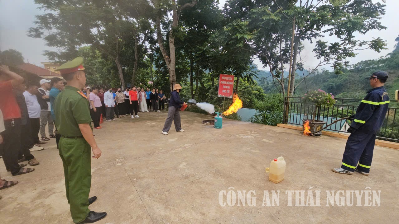 Tuyên truyền, huấn luyện nghiệp vụ phòng cháy, chữa cháy cho cán bộ, giáo viên tại xã Nam Cường