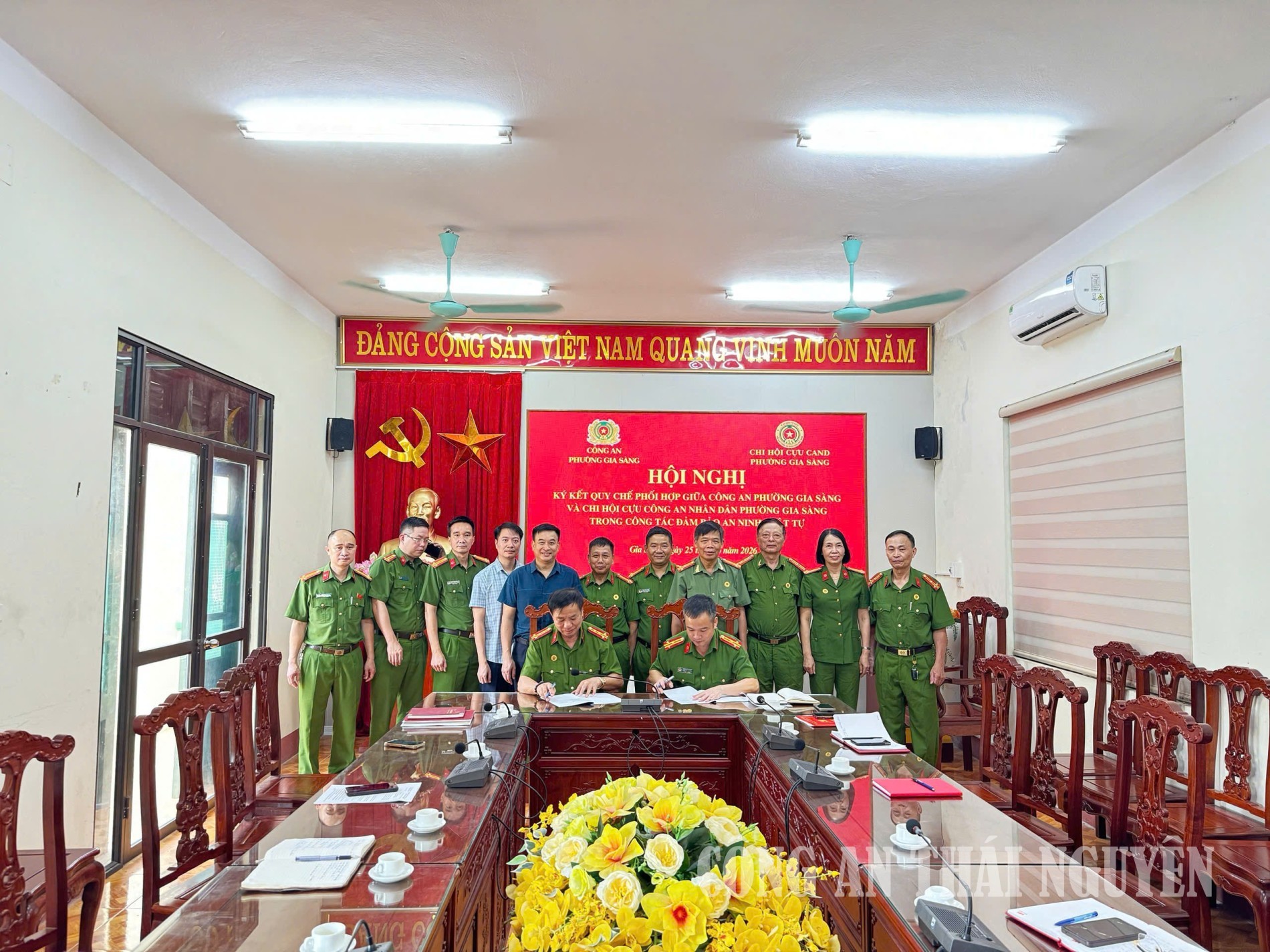 Ký kết quy chế phối hợp trong công tác đảm bảo an ninh, trật tự.
