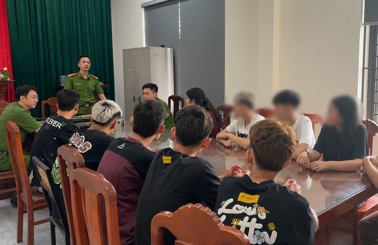 Tuyên truyền những điểm mới của pháp luật về quản lý, sử dụng vũ khí cho thanh, thiếu niên