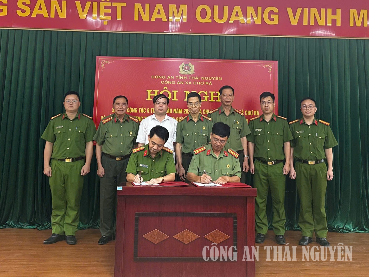 Ký kết chương trình phối hợp bảo đảm an ninh, trật tự
