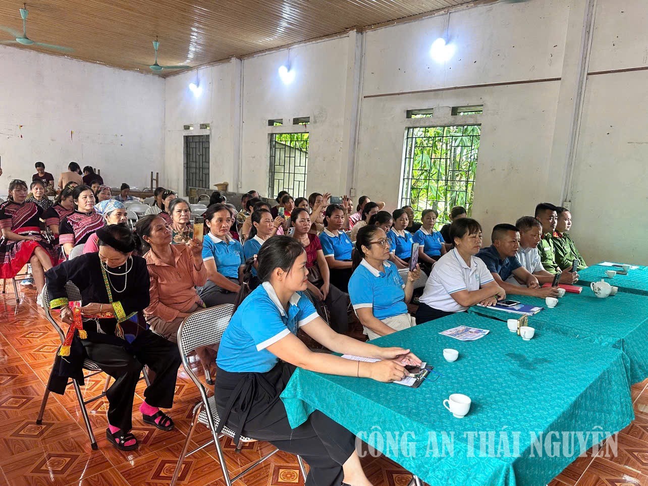 Nâng cao nhận thức, ý thức chấp hành pháp luật về an ninh mạng.