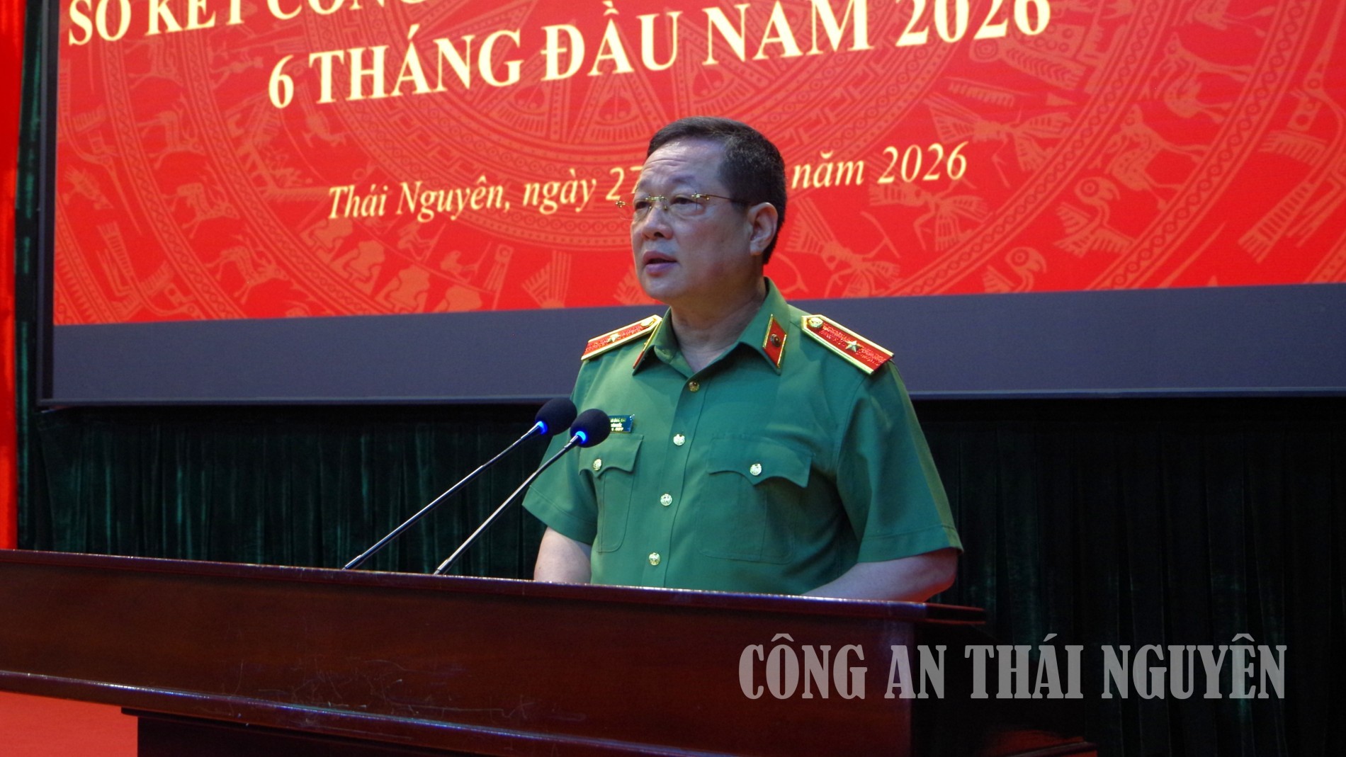 Thiếu tướng Bùi Đức Hải, Ủy viên Ban Thường vụ Tỉnh ủy, Bí thư Đảng ủy, Giám đốc Công an tỉnh chỉ đạo hội nghị.