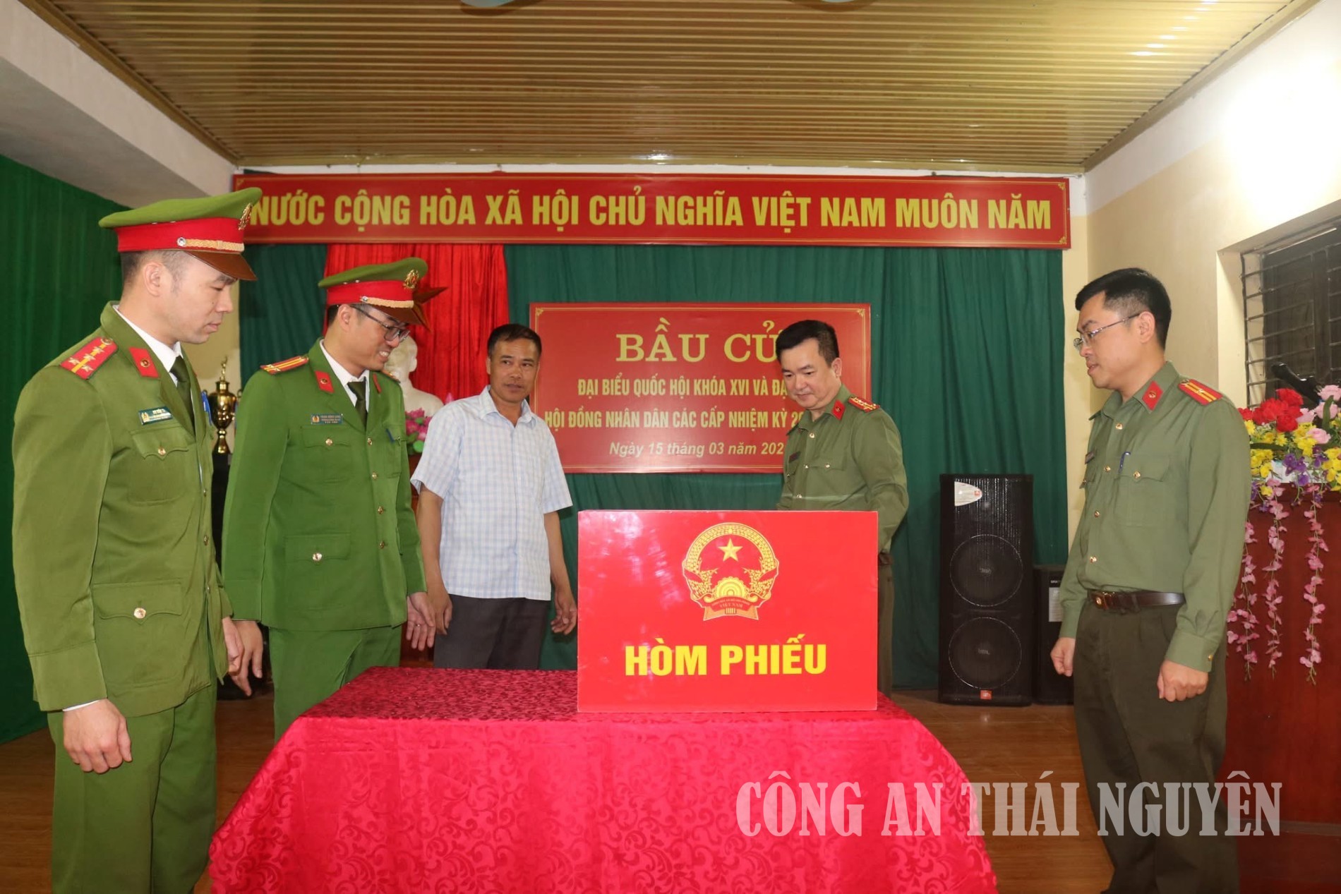 pa02 1 2 năm nhin lai