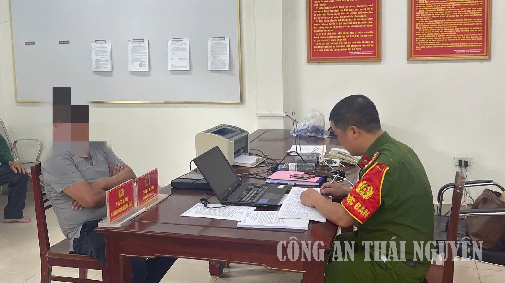 PC01 che mặt