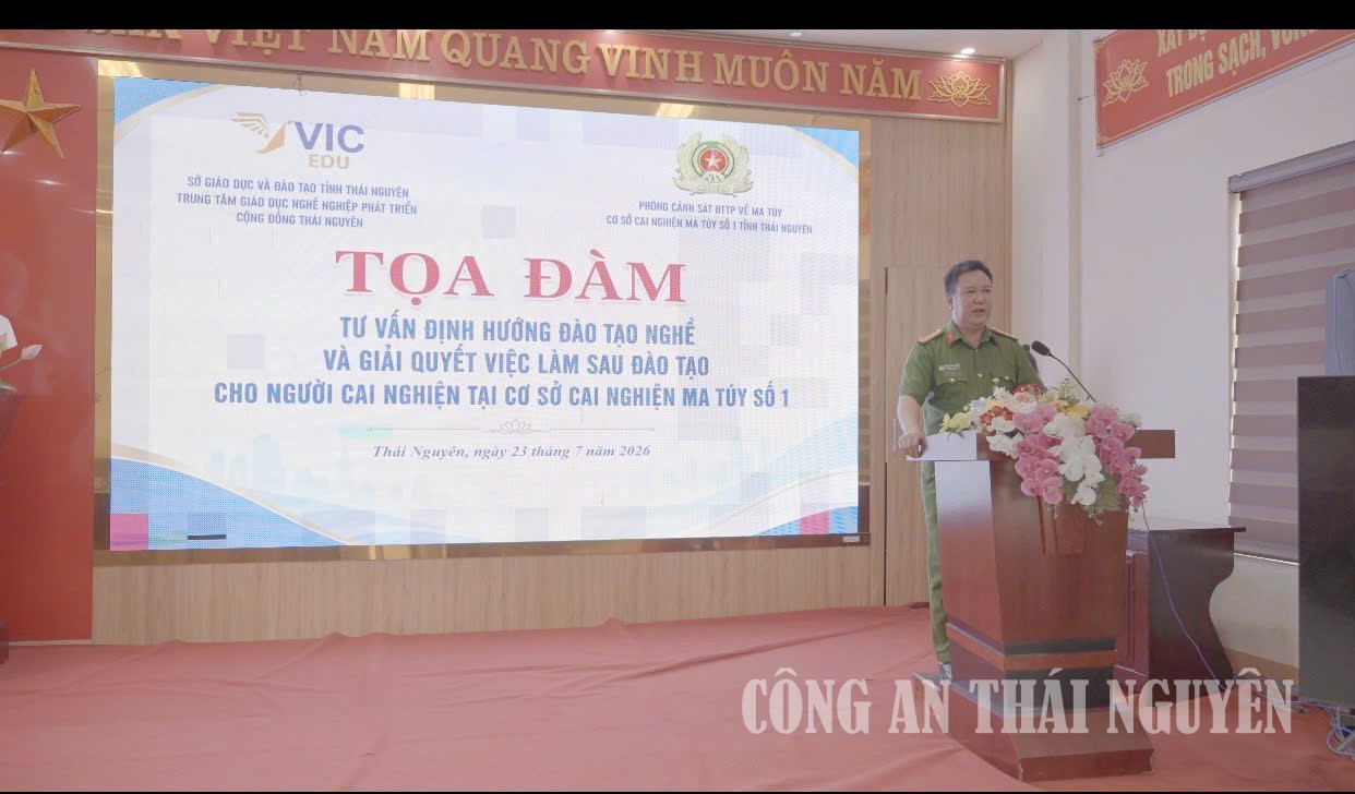 Lãnh đạo Phòng Cảnh sát điều tra tội phạm về ma túy phát biểu tại hội nghị.