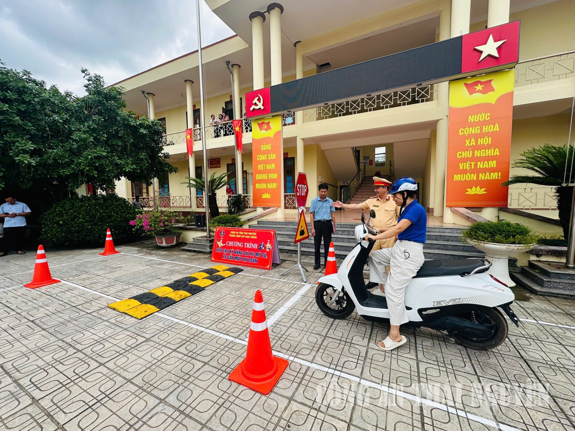 PC08 LAI XE AN TOAN TAN KHANH