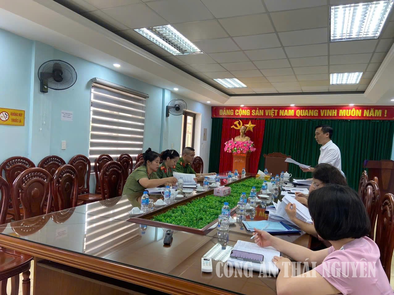 Công an phường kiểm tra việc thực hiện bảo vệ bí mật nhà nước tại các cơ quan trên địa bàn phường