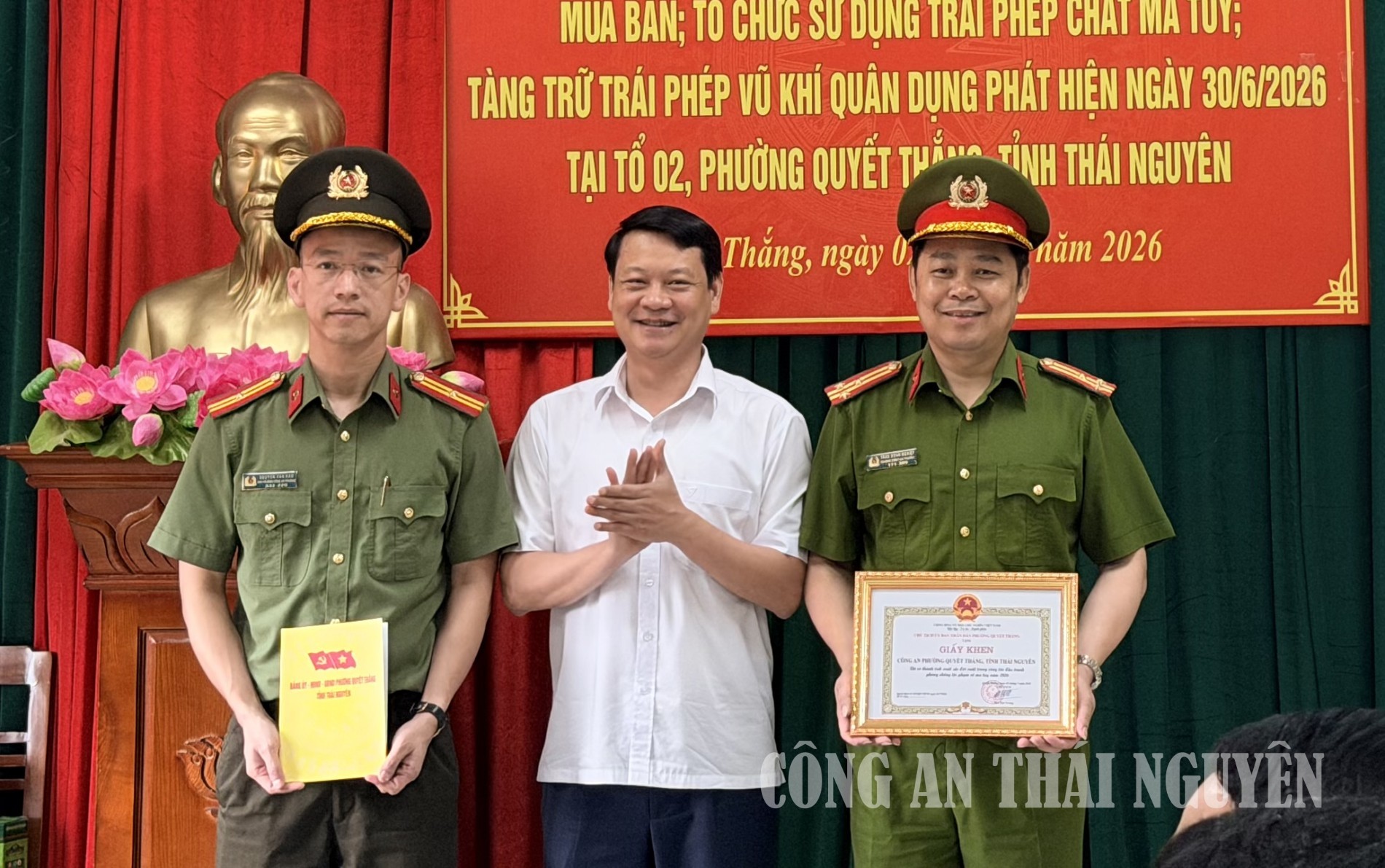 quyet thang trao khen thuong 2