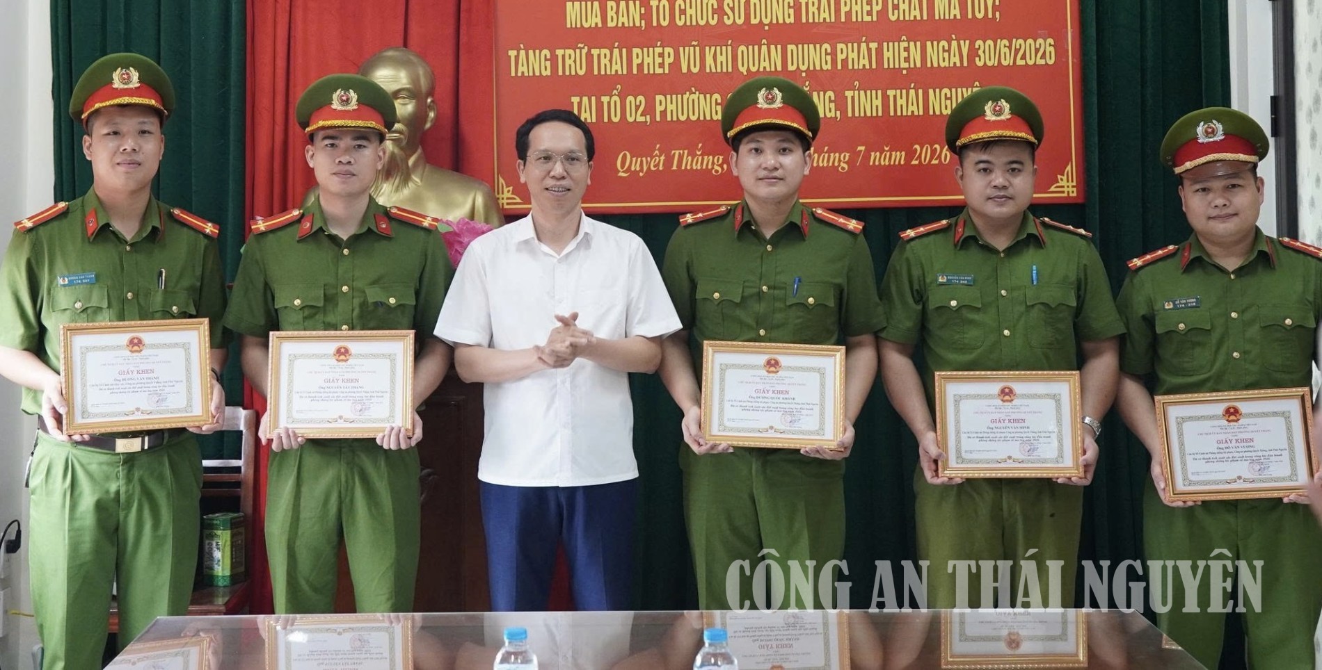 quyet thang trao khen thuong 3
