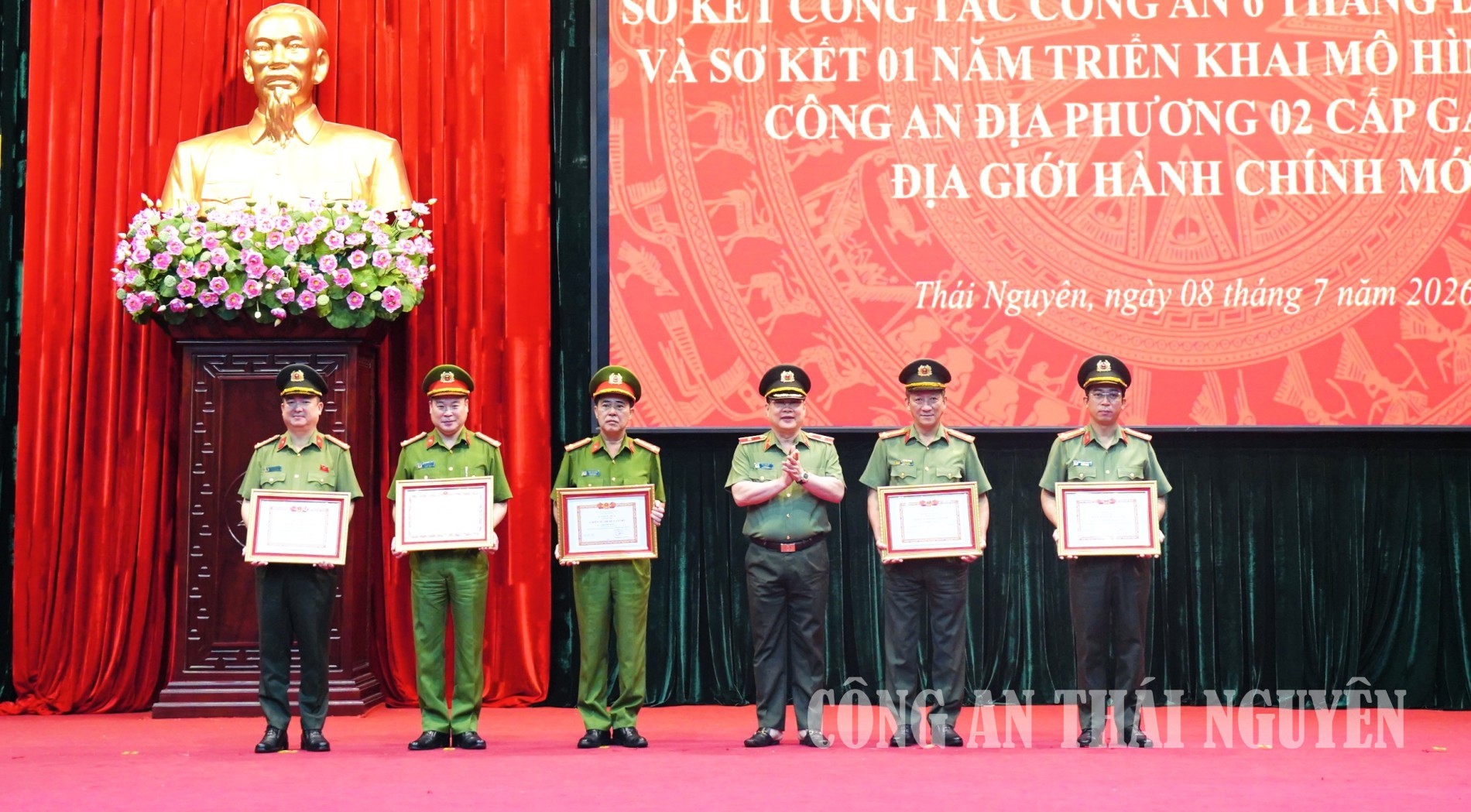 sếp Hải trao