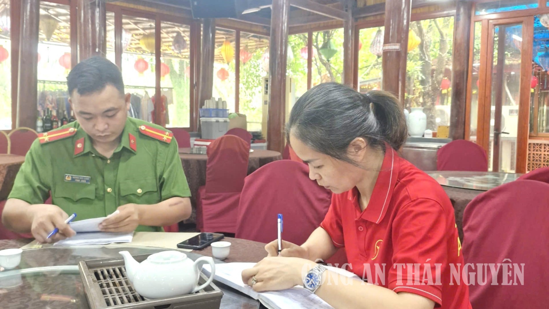 Công an xã Tân Cương chủ động rà soát, lập danh sách các gia đình có thân nhân là liệt sĩ chưa xác định được danh tính trên địa bàn.
