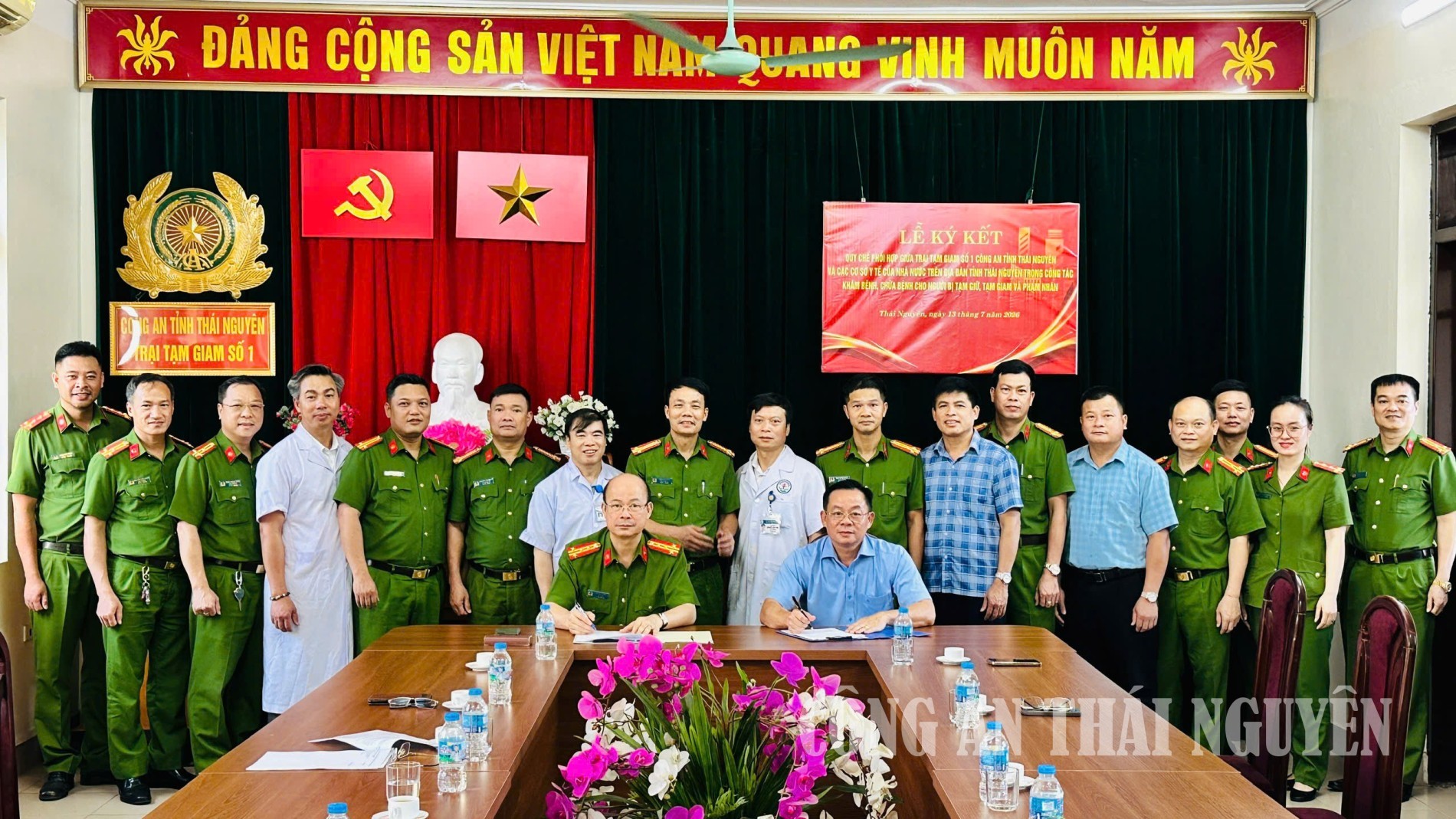 Trại tạm giam kí kết quy chế