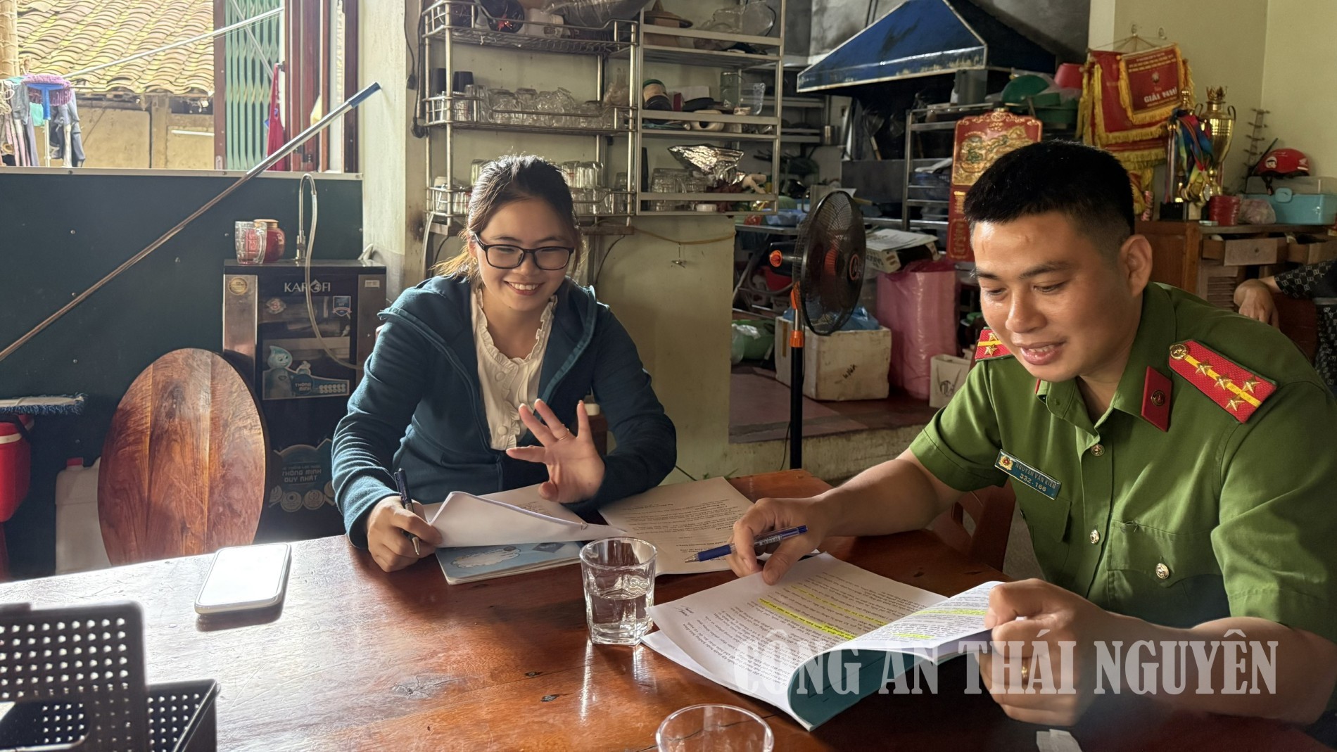 Ký cam kết chấp hành các quy định về an toàn thực phẩm và bảo vệ động vật hoang dã.