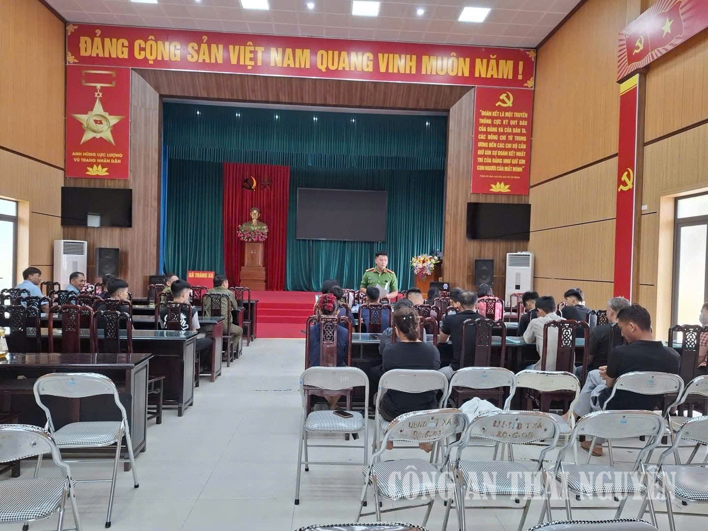 Họp hội đồng tư vấn xử lý vi phạm hành chính.