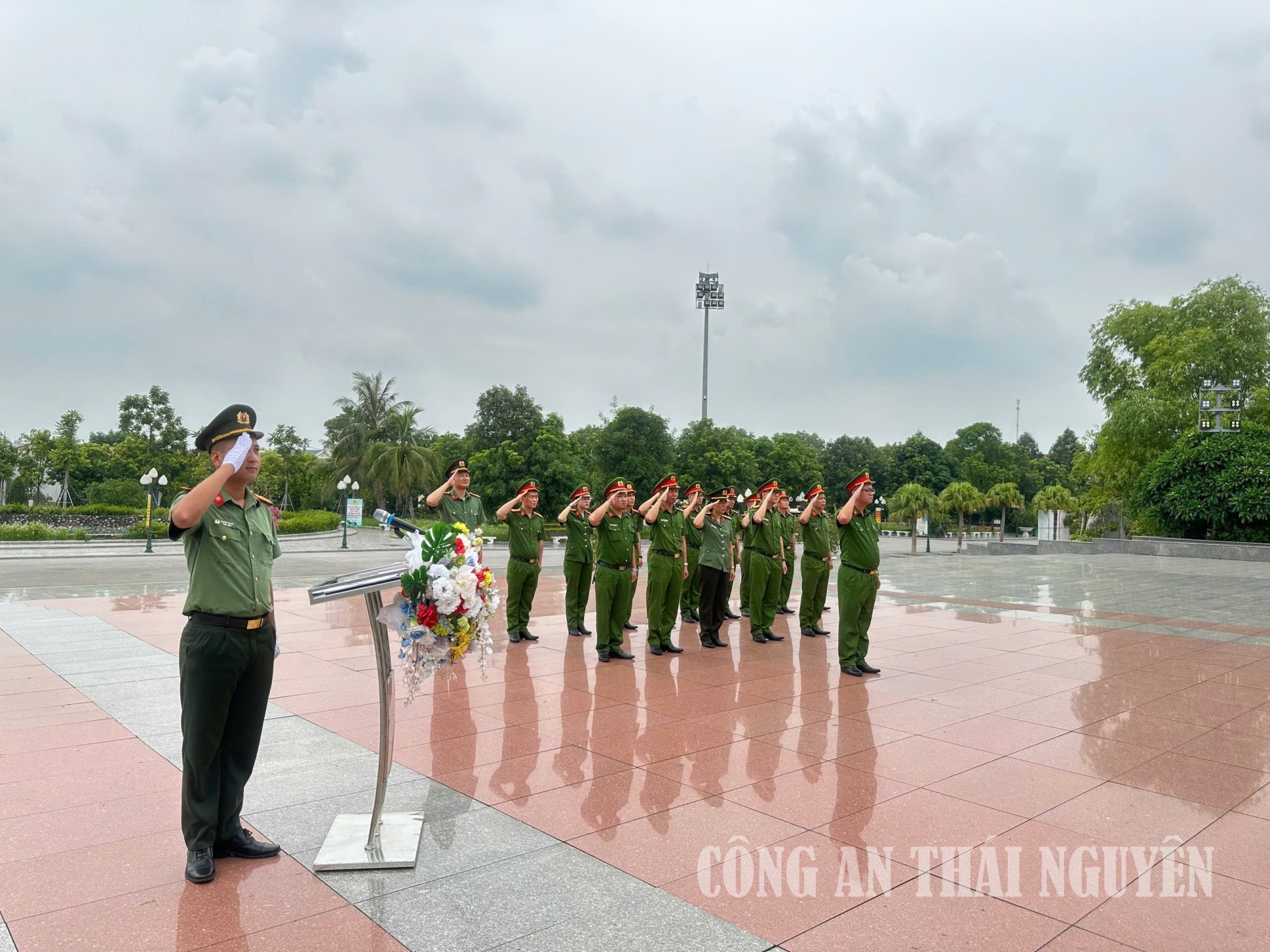 VẠN PHÚ VỀ NGUỒN (2)