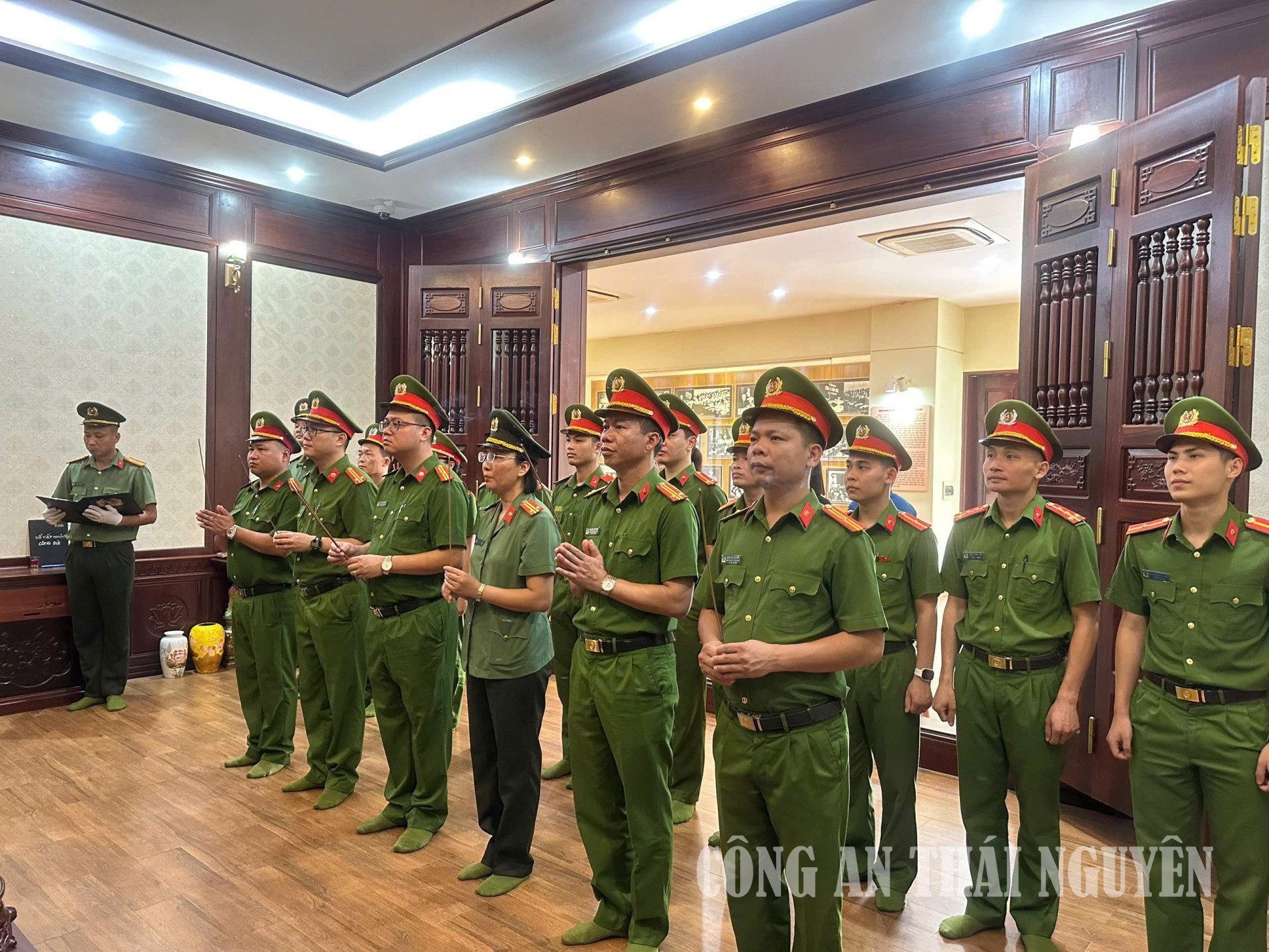 VẠN PHÚ VỀ NGUỒN (3)