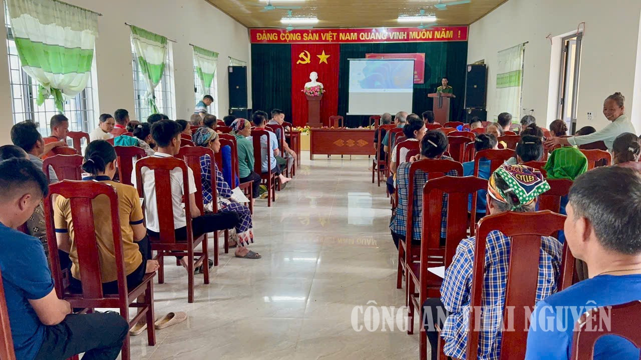 Toàn cảnh buổi tuyên truyền, hướng dẫn kỹ năng lái xe an toàn