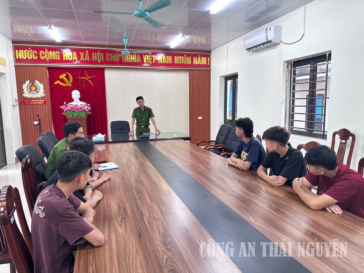 Công an xã An Khánh tổ chức tuyên truyền kiến thức pháp luật cho thanh thiếu niên, học sinh