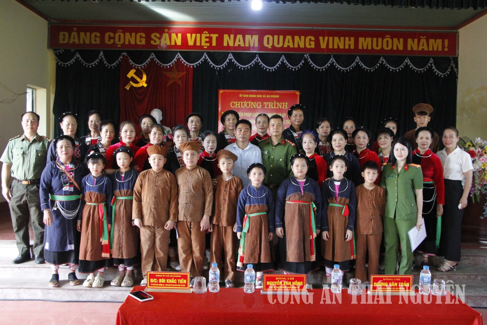 Chương trình giới thiệu văn hóa đồng bào dân tộc Cao Lan gắn với tuyên truyền pháp luật cho người có uy tín trên địa bàn.