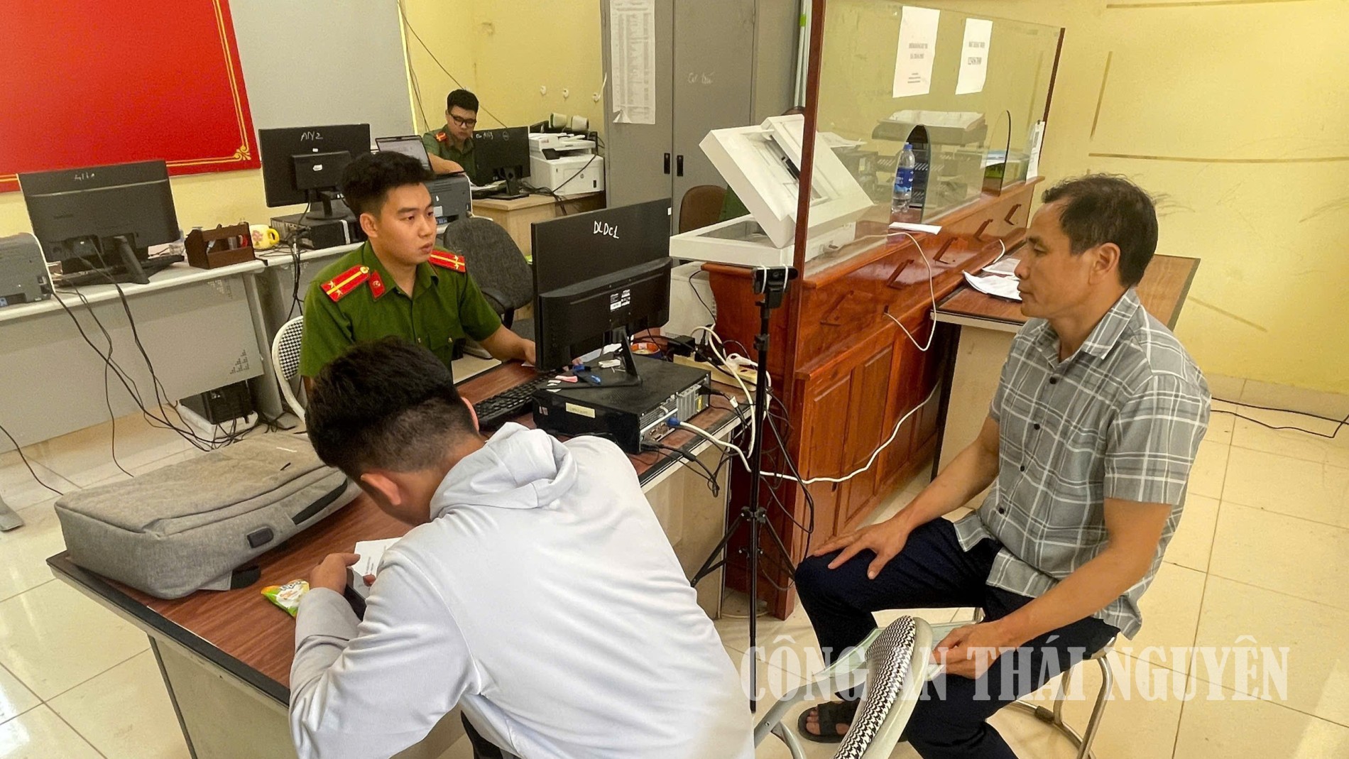 Công an xã Trần Phú nâng cao chất lượng giải quyết thủ tục hành chính, phục vụ nhân dân