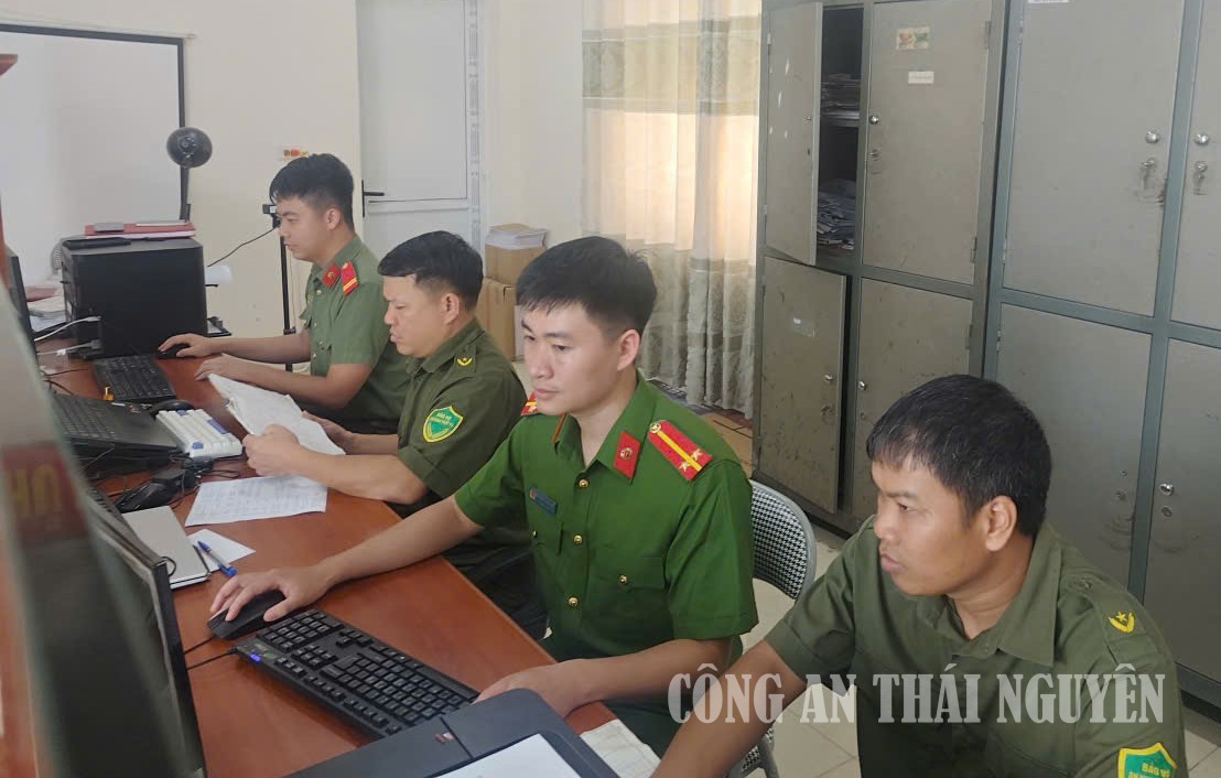 Công an xã Phú Xuyên đẩy nhanh tiến độ làm sạch dữ liệu công dân
