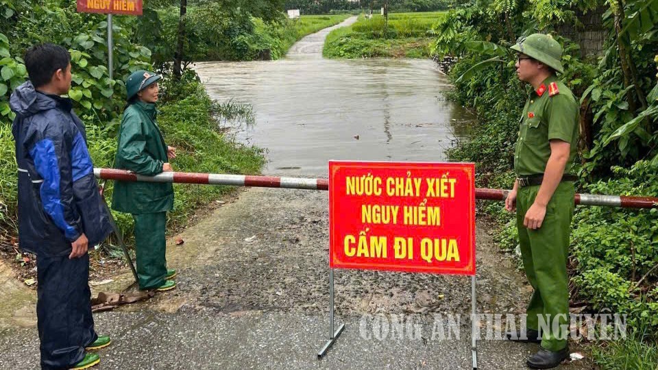 Công an phường Bách Quang chủ động triển khai phương án phòng ngừa, ứng phó mưa lũ.