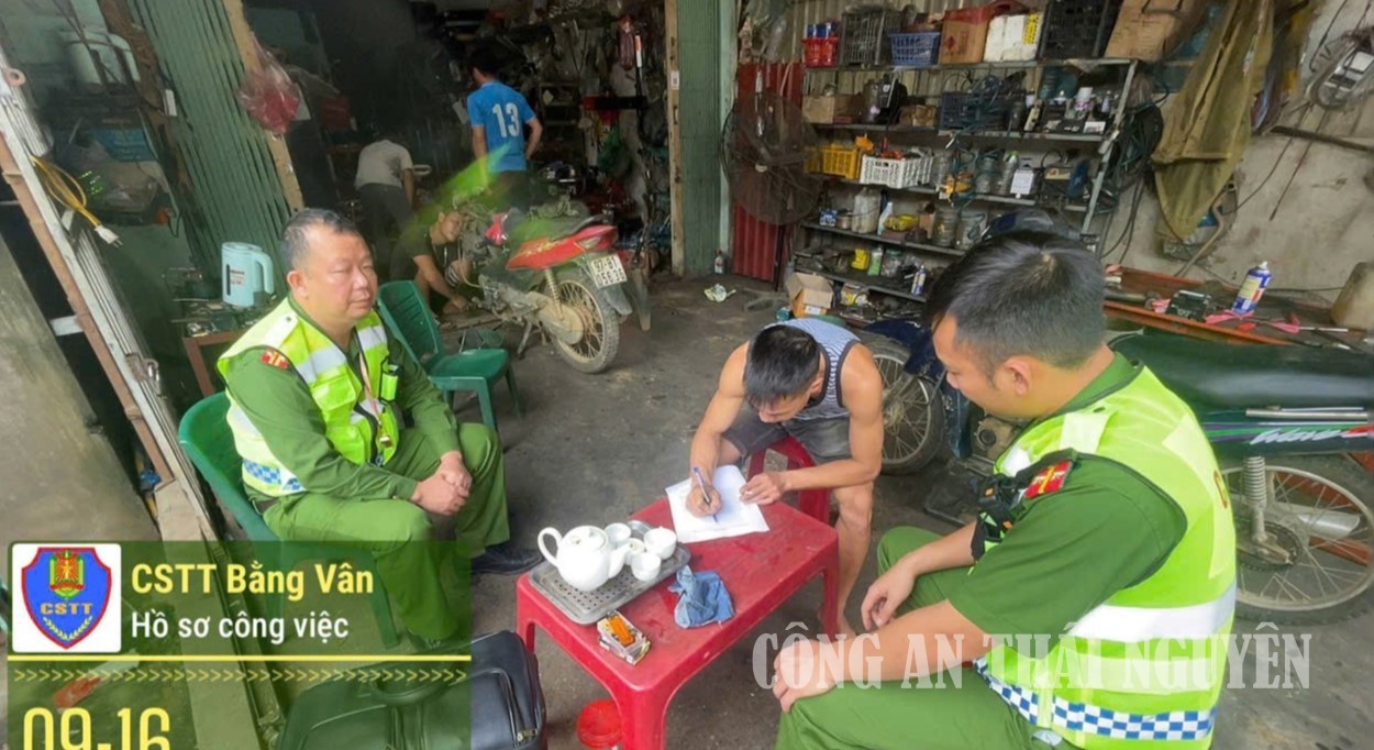 Công an xã Bằng Vân chủ động phòng ngừa xe độ, chế, thay đổi kết cấu trái quy định