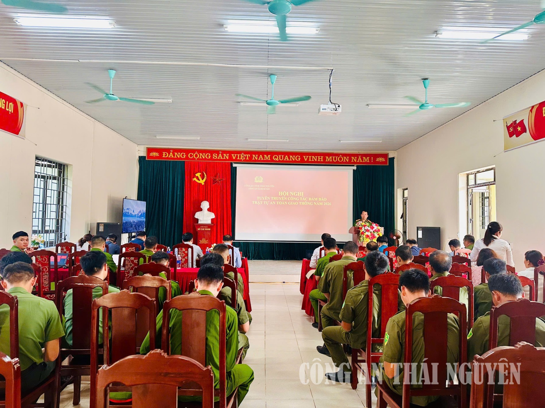 Công an xã Bằng Vân tuyên truyền, hướng dẫn kỹ năng lái xe an toàn