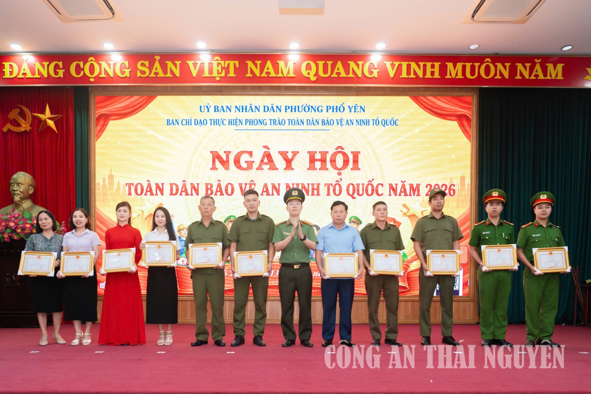 Khen thưởng các tập thể, cá nhân