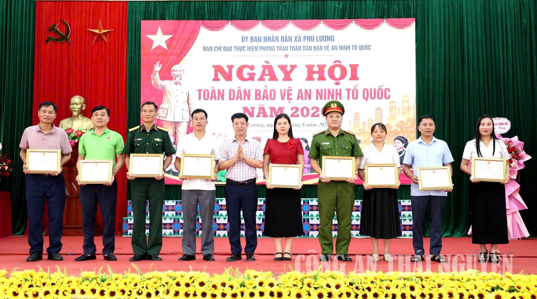 Khen thưởng các tập thể, cá nhân