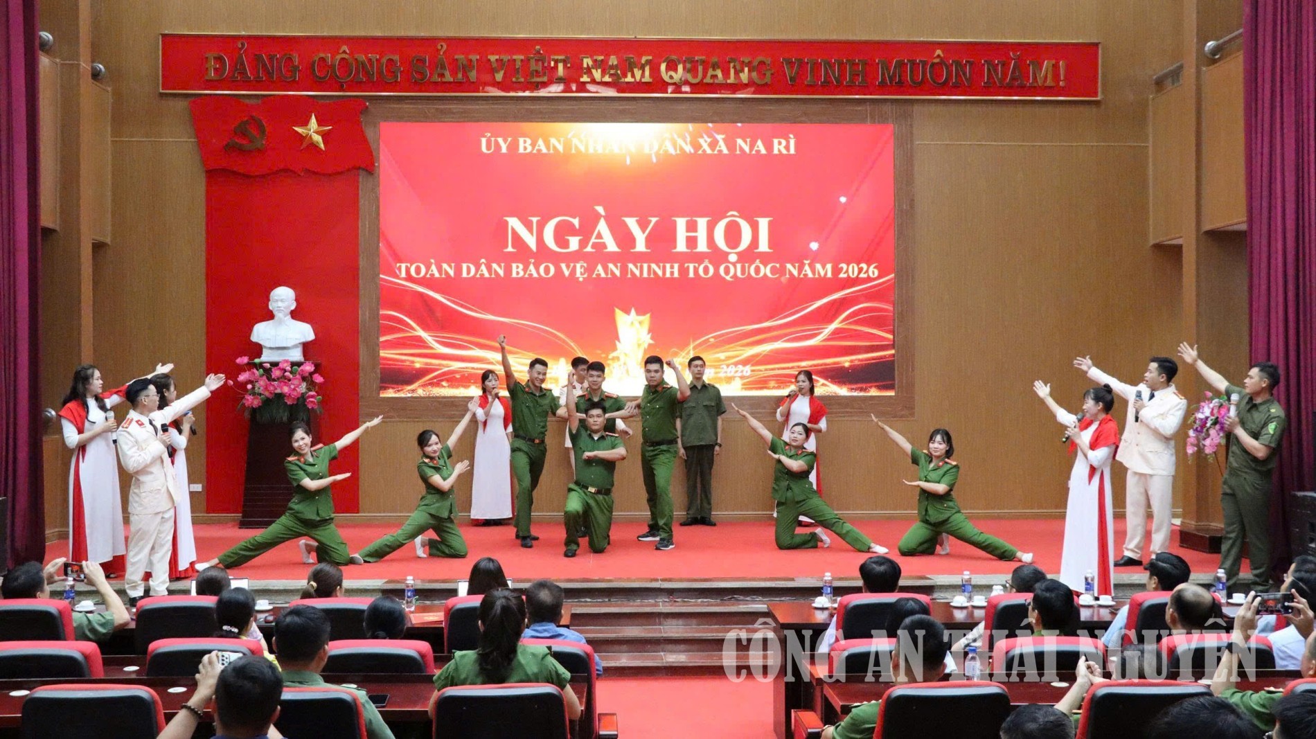 Công an xã Na Rì giao lưu văn nghệ, thể thao với các đơn vị trên địa bàn xã