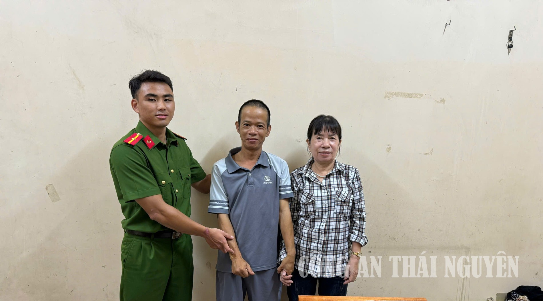 Công an phường Phan Đình Phùng giúp người mẹ tìm lại con trai sau thời gian đi lạc.