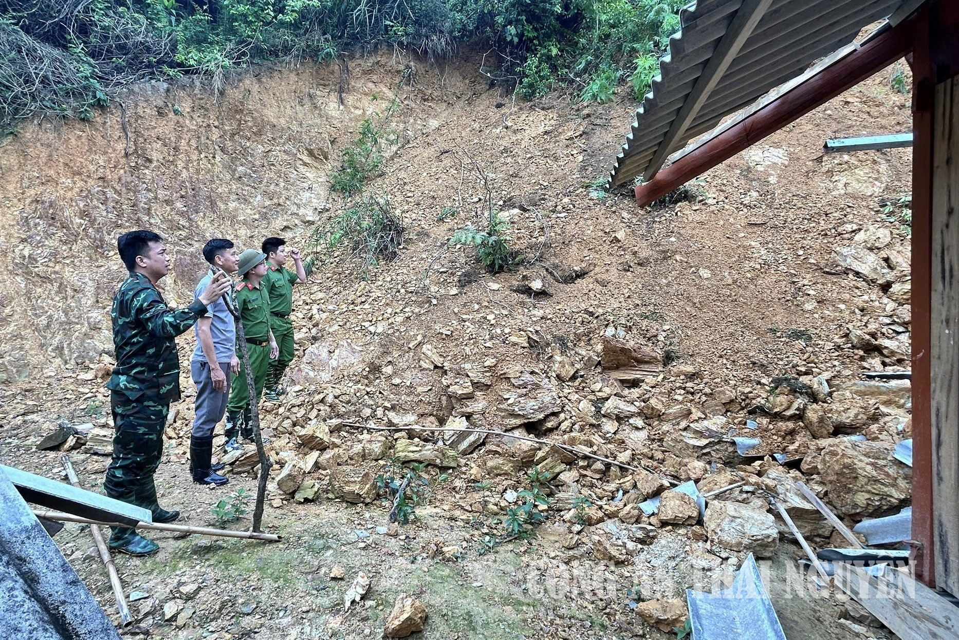 Công an xã chủ động nắm tình hình mưa lớn, khu vực sạt lở trên địa bàn